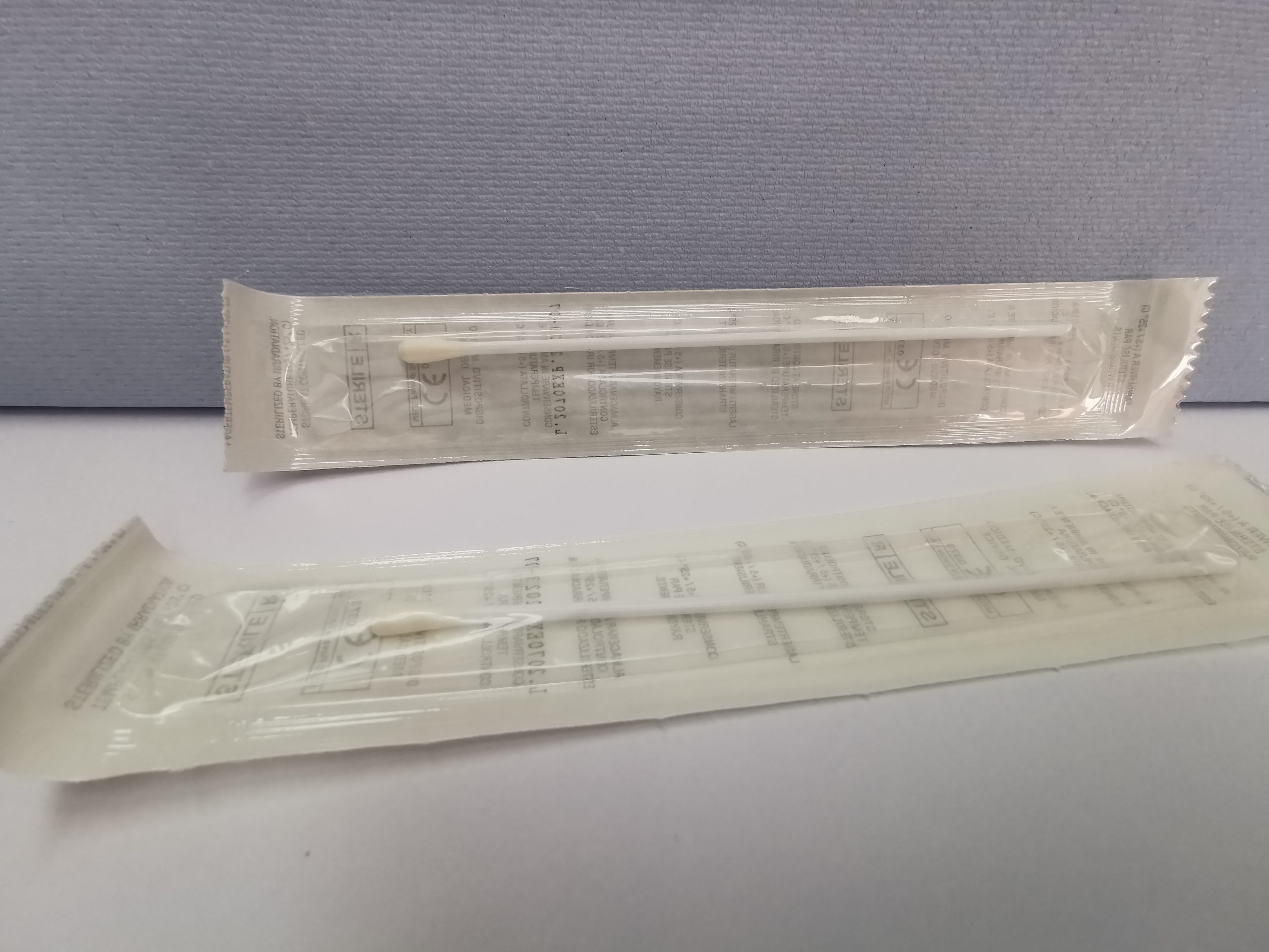 Tampon steril, tija plastic, ambalat individual