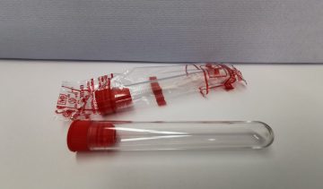 Eprubeta cu fund rotund, 10 ml, 16 x 100 mm, capac prin apasare, PP transparent – sterile si ambalate individual
