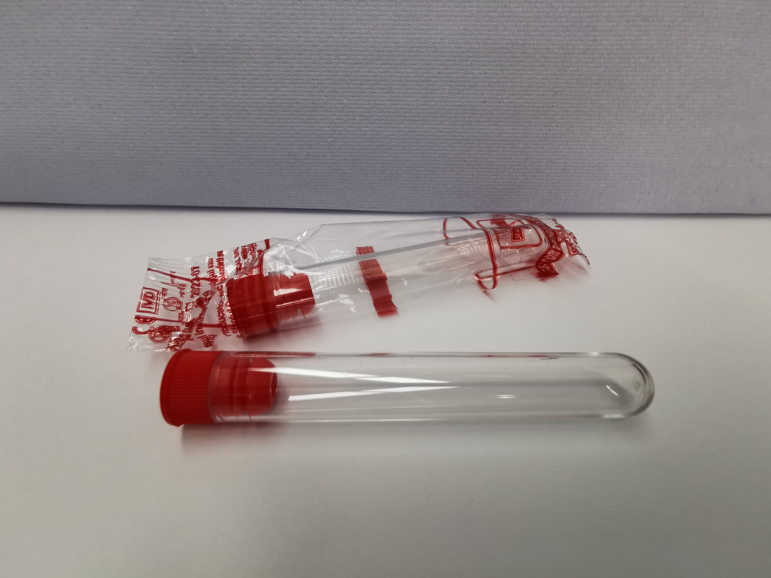 Eprubeta cu fund rotund, 10 ml, 16 x 100 mm, capac prin apasare, PP transparent – sterile si ambalate individual